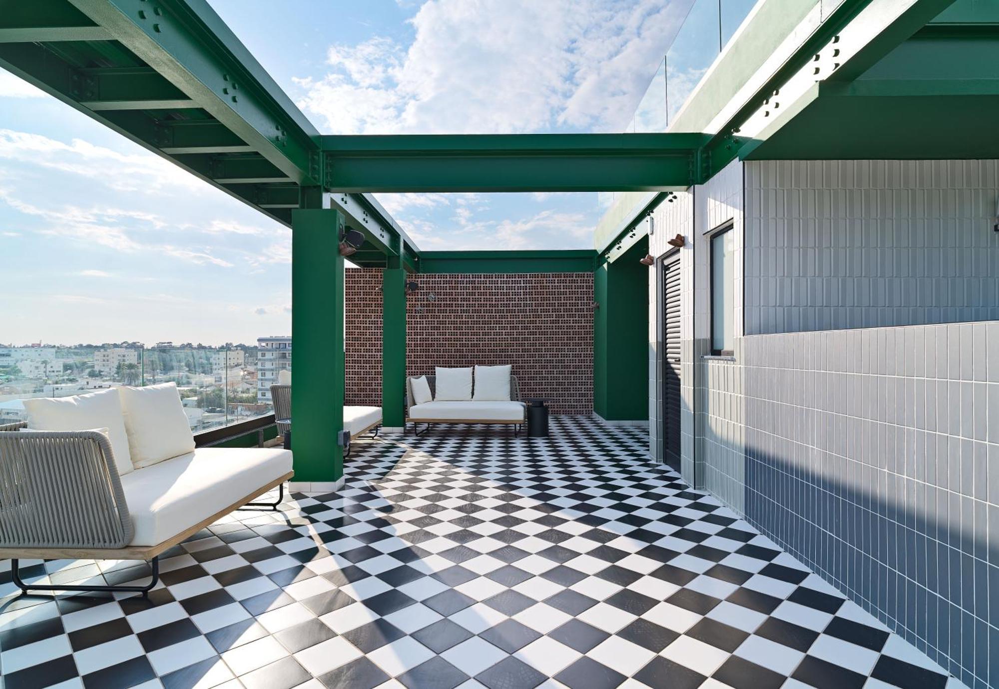 Liv The City Suites Adults Only Lárnaca Exterior foto