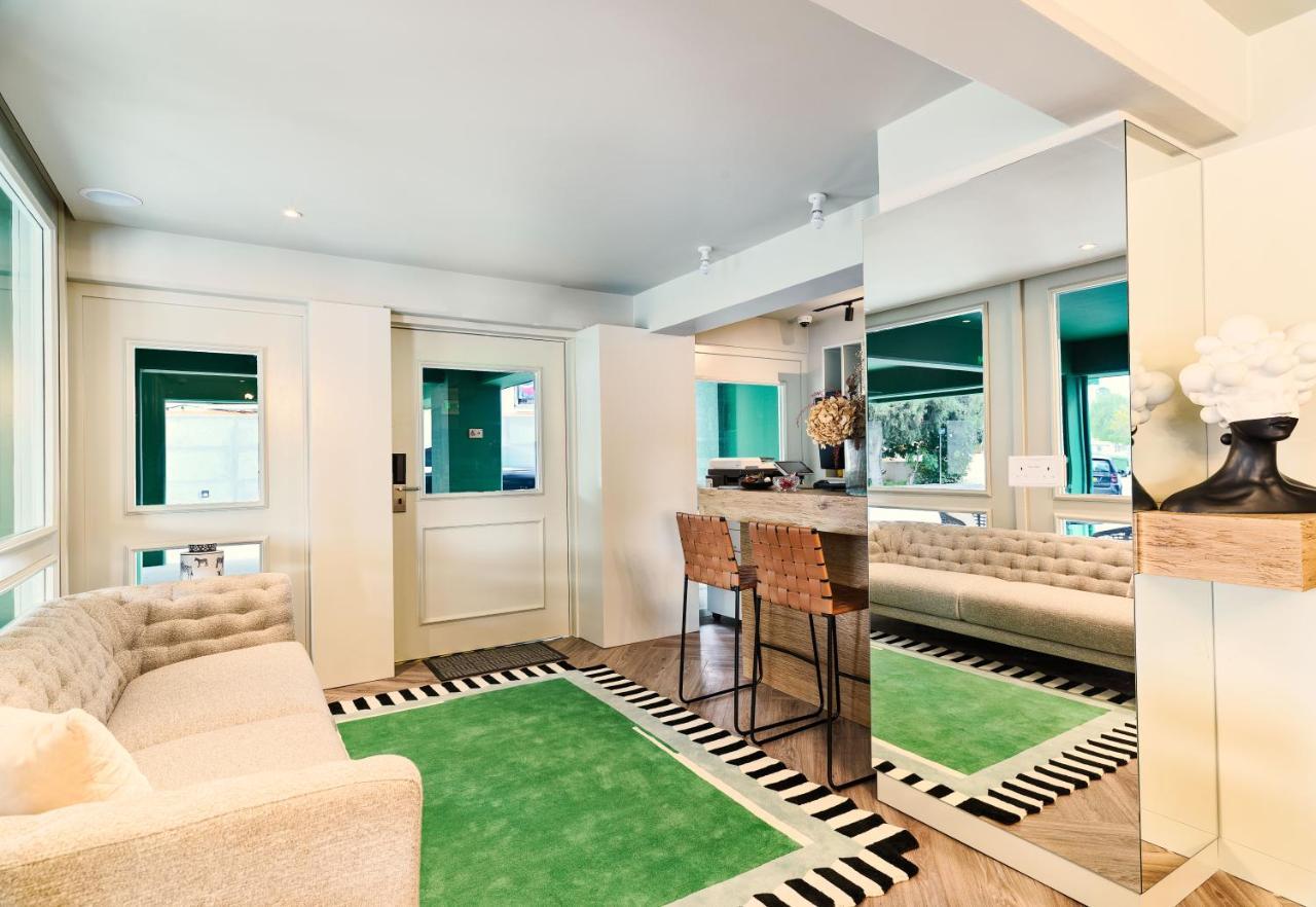 Liv The City Suites Adults Only Lárnaca Exterior foto