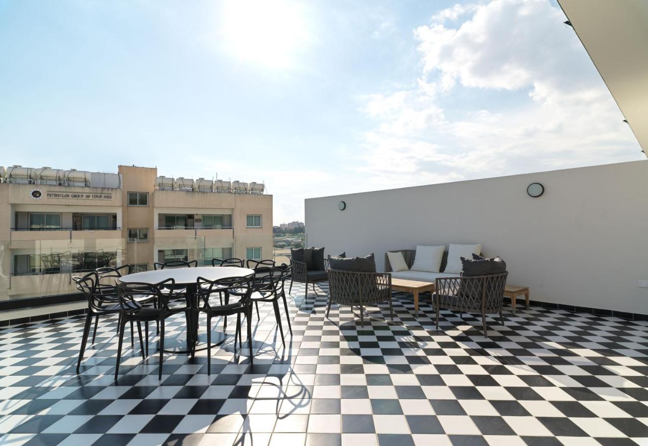 Liv The City Suites Adults Only Lárnaca Exterior foto