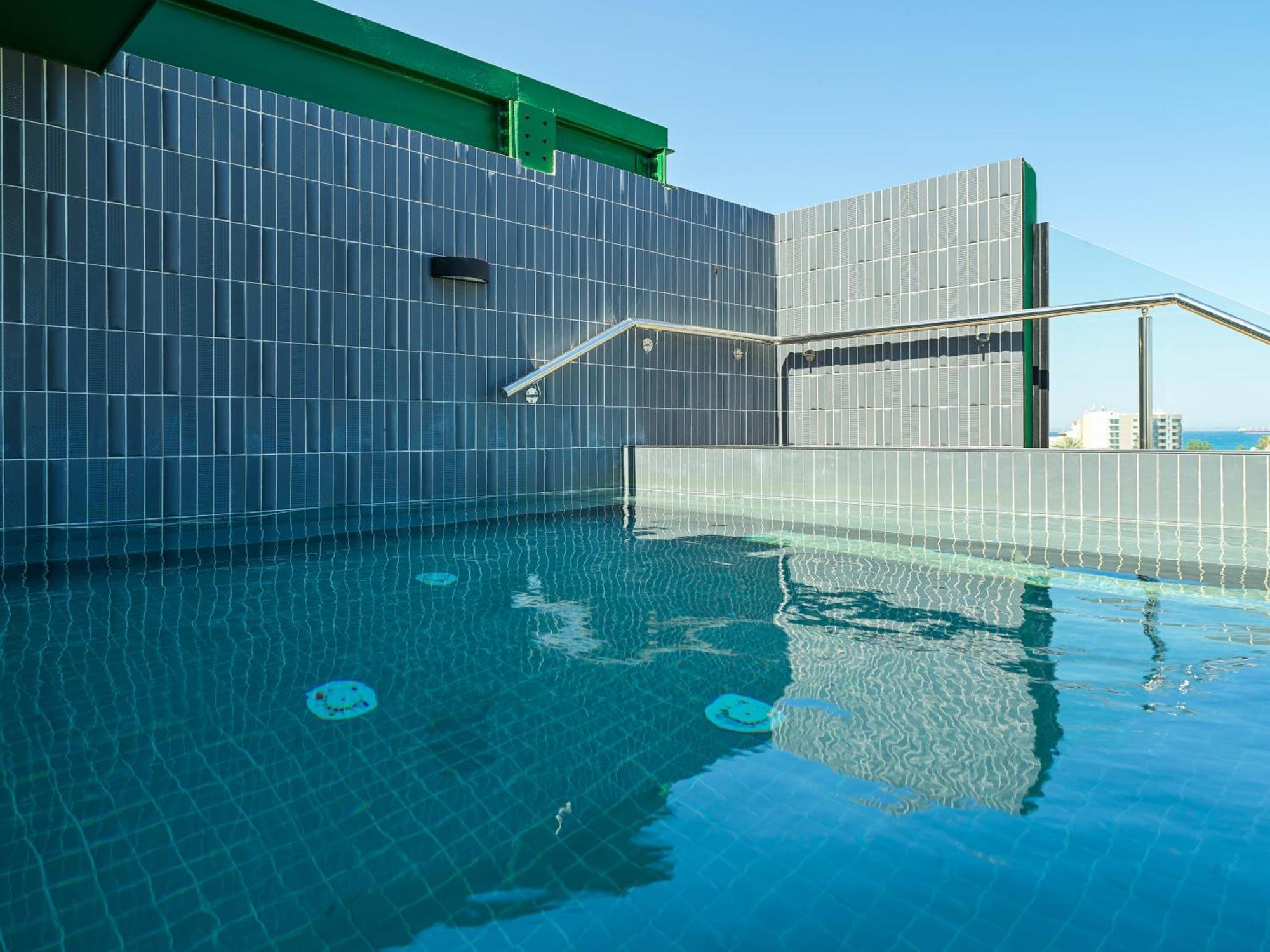 Liv The City Suites Adults Only Lárnaca Exterior foto